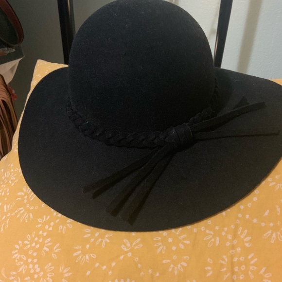 Black hat - Picture 2 of 2